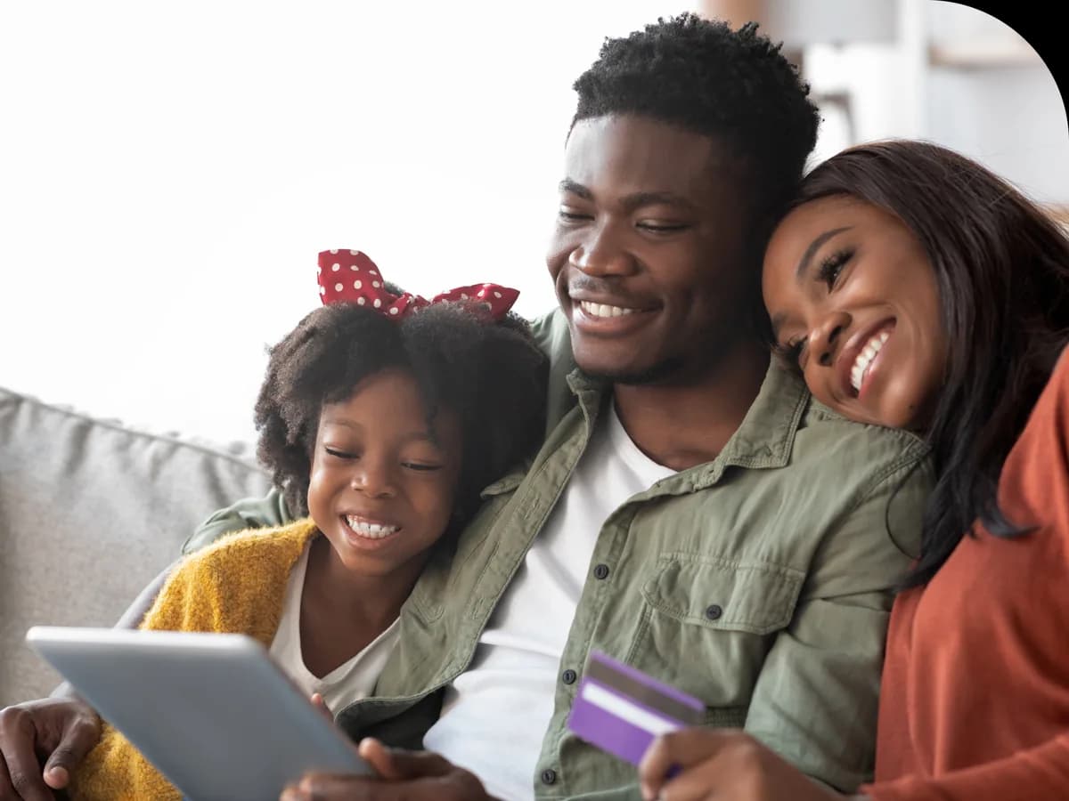 Family using DADANADA Finance
